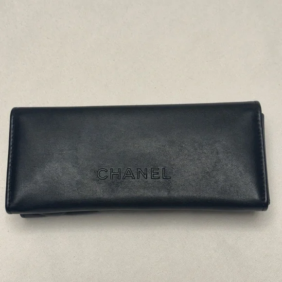 CHANEL Elegant and Interchangeable Sunglasses Trio - Picture 10 of 12